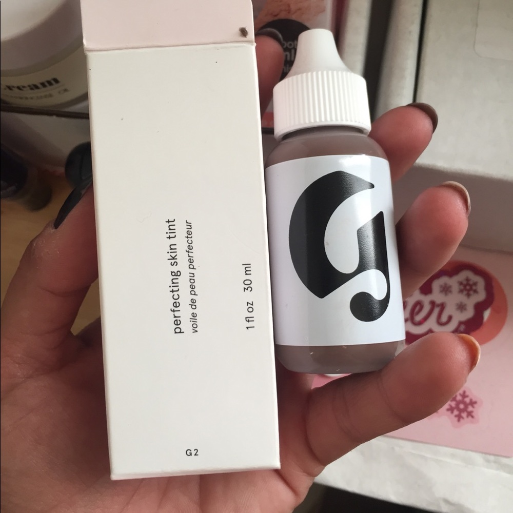 Glossier skin tint G2